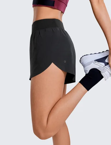 Vista 2 de CRZ YOGA Pantalones cortos de correr de delfín de cintura alta para mujer, de secado rápido, ligero, forro alto, pantalones cortos de entrenamiento