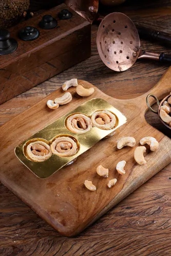 Vista 5 de Snacklava Cashew Bird's Nest - Paquete de 6 (24 piezas por paquete) - Sin ingredientes artificiales, colores o conservantes - Pasteles hechos a mano