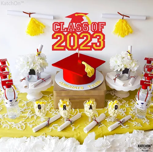 Vista 3 de KatchOn, Decoración para pastel de graduación con brillantina, enorme, 8 pulgadas, decoración de pastel de felicitaciones rojas de clase de 2023