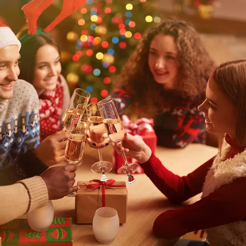 Vista 6 de Encantos para Copas de Vino de Navidad: Suministros de Decoración Temática Navideña Ideales para Fiestas de Cata de Vinos