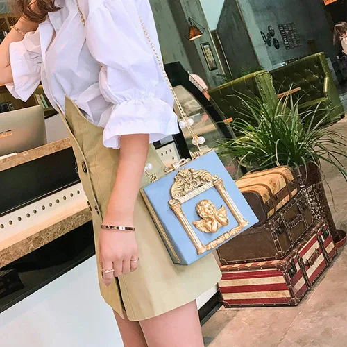 Vista 3 de QZUnique Bolso de noche con diseño de ángel de amor en relieve para mujer, bolso cruzado con cierre de lazo, bolso de hombro barroco