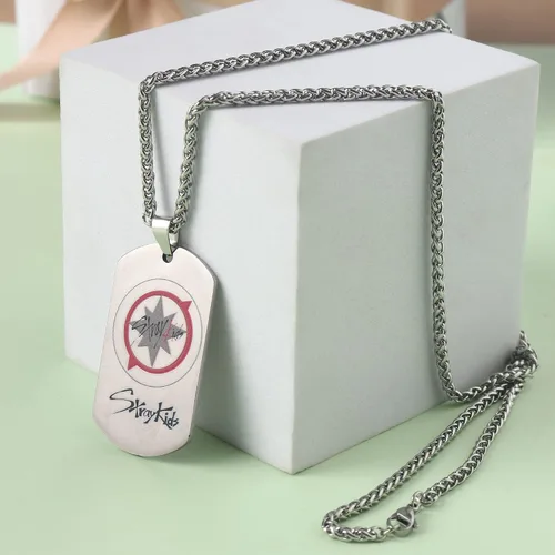 Vista 3 de AntaQuyaN Kpop Stray Kids Merch - Collar con colgante para niños joyería de acero inoxidable para regalos color blanco Acero inoxidable Acero