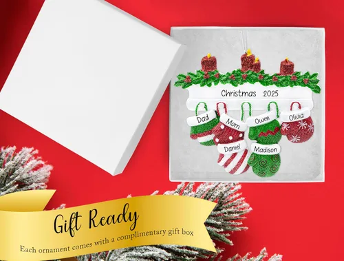 Vista 4 de Adorno de Navidad personalizado para familia de 6 miembros 2026 Manoplas con velas con purpurina en la decoración del árbol de Navidad del manto