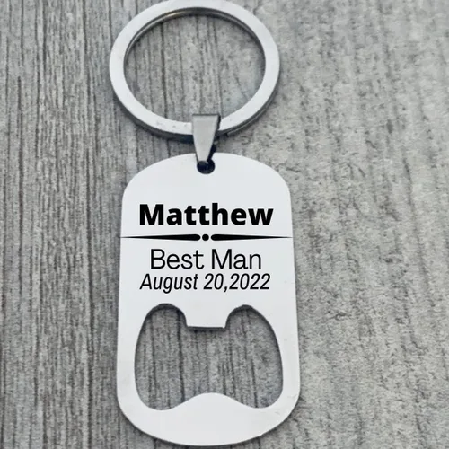 Vista 2 de Regalos personalizados para fiesta de boda, llavero con abrebotellas grabado, propuesta de regalo de padrinos de boda, fiesta de boda, recuerdos