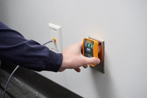Vista 7 de Fluke BK120 SmartTrace Buscador de Disyuntores y Probador de Enchufes
