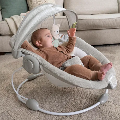 Vista 7 de Ingenuity InLighten - Asiento de columpio para bebé con barra de juguete iluminada y almohada de tiempo de barriga de oso - Nate, desde recién