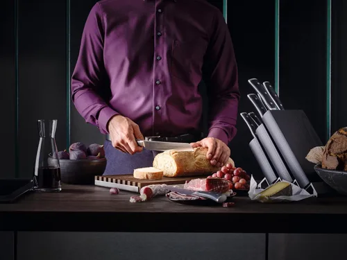 Vista 6 de Wüsthof Classic IKON - Cuchillo para pan (8 pulgadas), color negro