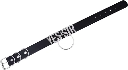 Vista 5 de ADEMISHIA Gargantilla negra con anillo tórico para mujer, collar de cuero vegano suave con letras grandes de aleación, gargantilla gótica punk