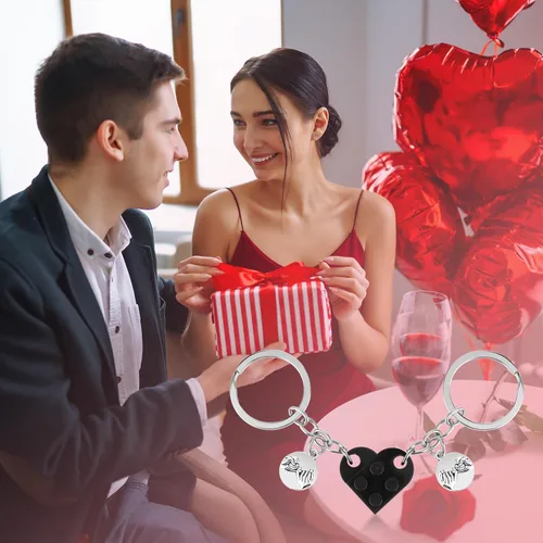 Vista 2 de Ouligay Llavero de corazón para pareja, llavero de corazón de ladrillo para novio, novia, llaveros a juego para parejas, regalo de San Valentín