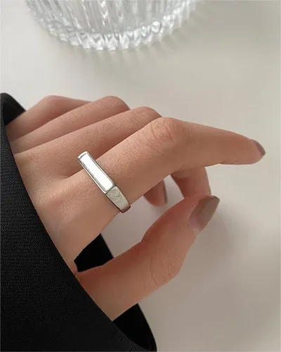 Vista 4 de MYNENEY Anillo de compromiso de boda liso clásico con forma cuadrada de acero inoxidable