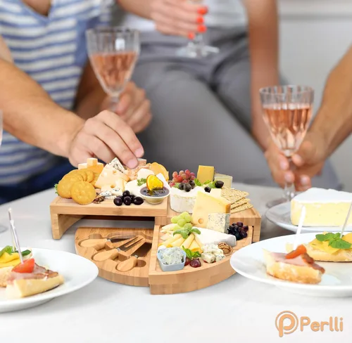 Vista 7 de Perlli Juego de tabla y cuchillos de bambú para queso, grande, plegable, de 18 pulgadas, redondo, de madera, giratoria, charcutería, plato