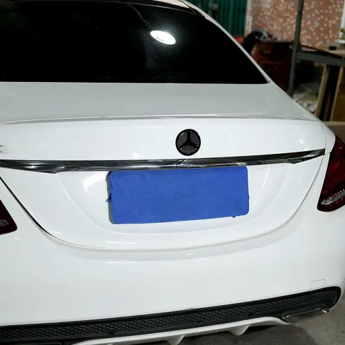 Vista 5 de YIWANG 3 unids real fibra de carbono coche puerta trasera camión arranque emblema insignia etiqueta para Mercedes Benz Clase C W205 2016-2019 Auto