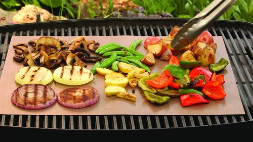 Vista 7 de Como Visto en la TV Yoshi Copper Grill & Bake Mat (Paquete de 2), Cobre