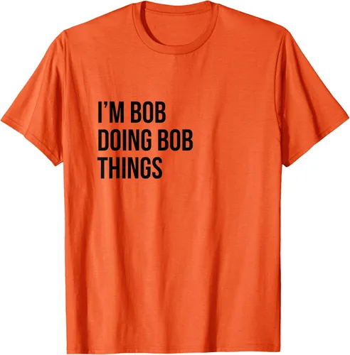Vista 90 de Camiseta con texto en inglés "I'm Bob Doing Bob Things" Asfalto