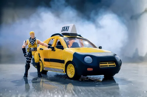 Vista 9 de FORTNITE Joy Ride - Vehículo de taxi con figura articulada de 4 pulgadas