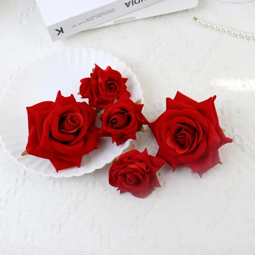 Vista 5 de Ercadio Paquete de 5 decoraciones artificiales de rosas rojas para tartas, rosas 3D, decoración de tartas para amantes, cumpleaños, día de San