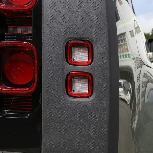 Vista 6 de YIWANG ABS negro luz trasera cubierta protector para Land Rover Defender 90 110 2020-2022 coche exterior Accesorios