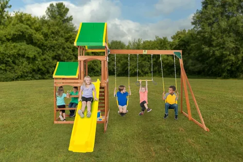 Vista 3 de Woodlands Cedar Backyard Playset con tobogán amarillo W: 13 pies 10 pulgadas de diámetro: 11 pies 3 pulgadas de altura: 9 pies 10 pulgadas 2