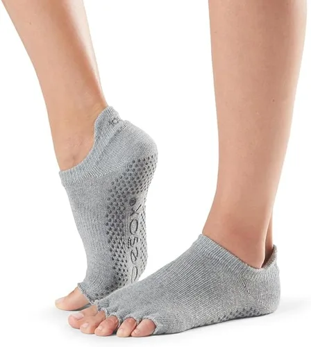 Vista 5 de Toesox Calcetines de agarre de media punta de tiro bajo, paquete múltiple antideslizantes para pilates, barra y yoga para mujeres y hombres