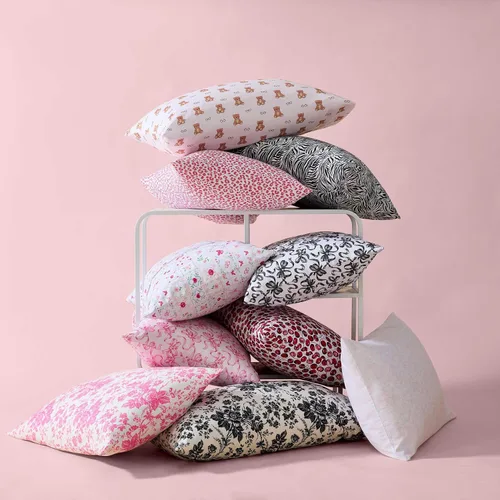 Vista 8 de Betsey Johnson - Juego de sábanas de tamaño individual, ropa de cama de microfibra con estampado Nerdy Teddies con sábana bajera de bolsillo