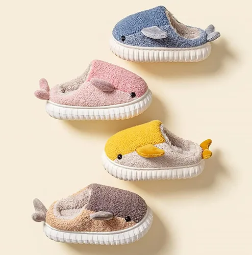 Vista 7 de Cozomiz Pantuflas para niños y niñas, lindas pantuflas de delfín para invierno, con forro de piel sintética, cálidas, antideslizantes