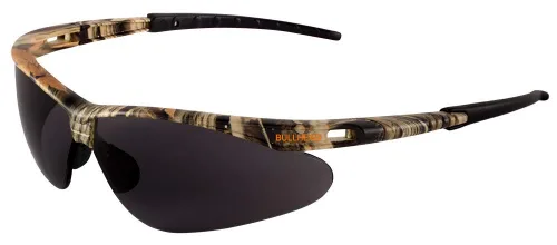 Vista 4 de Bullhead Safety Eyewear BH633AF Stinger, marco negro cristal, lente antiniebla ahumado, nariz y patillas TPR gris