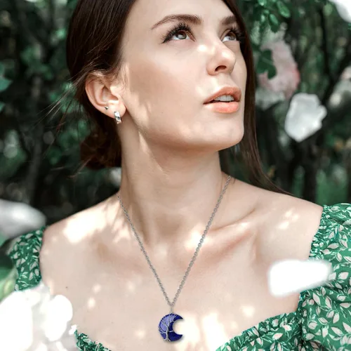 Vista 4 de MAIBAOTA Collar de cristal curativo, collar de luna creciente envuelta en alambre de árbol de vida, collar con colgante de piedra natural de reiki