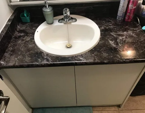 Vista 4 de REDODECO Papel adhesivo de mármol marrón brillante para encimera de cocina, papel tapiz autoadhesivo de 15.8 x 79 pulgadas (marrón oscuro)