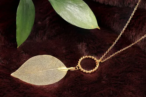 Vista 12 de Joyas de hoja de oro rosa y plata para mujer. Pendientes de hoja natural y collares circulares colgantes. Elegantes conjuntos de joyas colgantes.