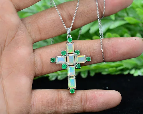 Vista 5 de Collar con colgante de cruz sagrada con corte de ópalo Welo etíope natural y esmeralda zambiana, plata de ley 925, piedra natal de octubre, joyería