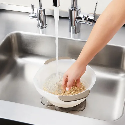 Vista 7 de OXO Good Grips – Colador para Arroz y Granos Pequeños