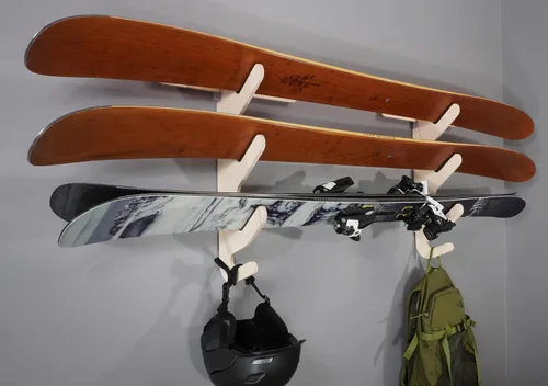 Vista 6 de Grassracks Estante de esquí de madera de abedul – The Hallsteiner Series Horizontal Ski Wall Mount (2 o 3 pares de esquís, abedul)