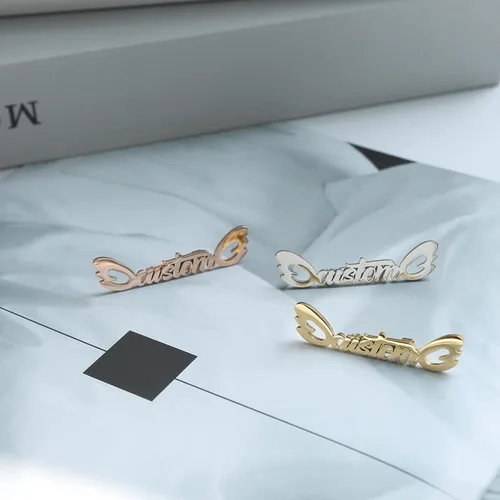Vista 2 de Broche de acero inoxidable personalizado con nombre para mujer, Plata esterlina, Sin gemas.