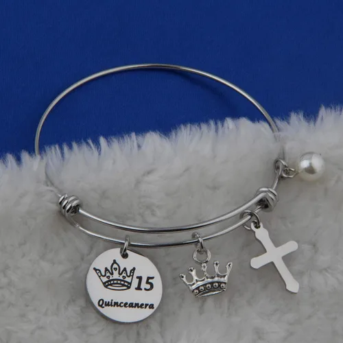 Vista 2 de FEELMEM Quinceañera - Pulsera de 15 cumpleaños para niñas y niñas 15 años de quinceañera brazalete de alambre expandible joyería de membrillo