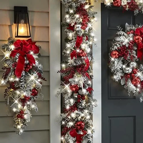 Vista 6 de Coronas de Navidad para puerta delantera, guirnaldas de Navidad artificiales con bola de Navidad, conos de pino y bayas rojas, coronas rústicas