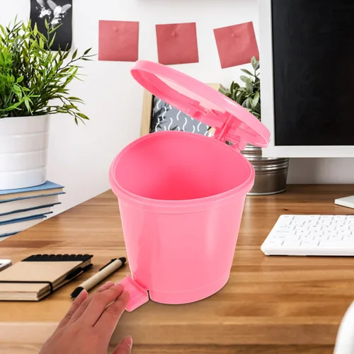 Vista 3 de Papelera de escritorio, contenedor de plástico rosa con tapa, tamaño mini para oficina en casa, decoración creativa