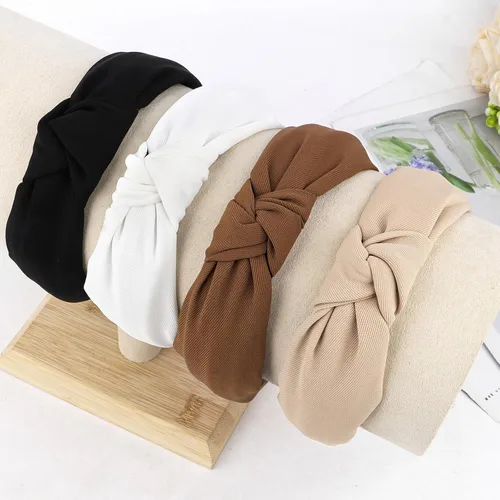 Vista 7 de YISSION Paquete de 4 diademas anudadas para mujer, diademas de tela de torsión ancha, color sólido, antideslizantes, accesorios para el cabello