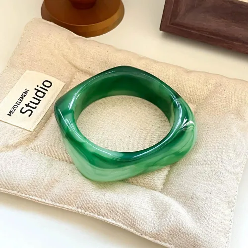 Vista 2 de Fuqimanman2020 Pulsera cuadrada irregular de resina acrílica retro colorida gruesa geométrica para mujer Verde