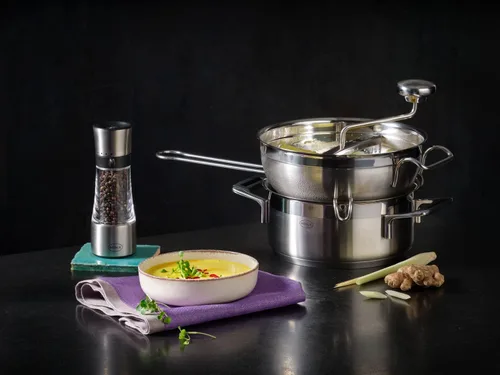 Vista 5 de Rosle 16252 - Molinillo de alimentos de acero inoxidable con mango, soportes para cuencos y 2 tamices de disco de molienda