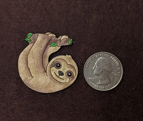 Vista 7 de Baby Sloth 1.5" Handpainted Wood Pin Nature Art Joanie