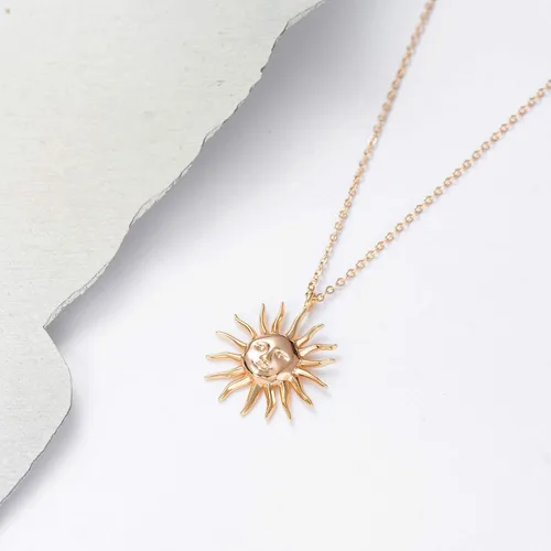 Vista 5 de MEVECCO Collar de oro para mujer, disco de moneda con patrón celestial, colgante grabado chapado en oro de 18 quilates, simple, personalizado