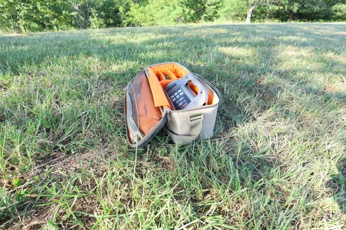 Vista 7 de MOJO Triple Threat E-Caller & MOJO Triple Threat 2 Bag – Complete Hunting System Caller with 80 Sounds & Matching Carry Bag - Sold Separately