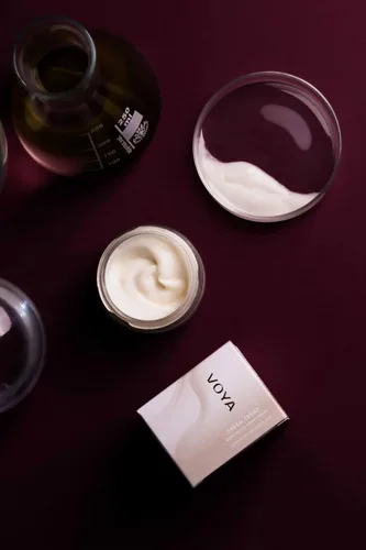 Vista 2 de Voya Dream Creme Crema de noche restauradora, 6.76 onzas líquidas, fórmula hidratante de algas marinas, todo
