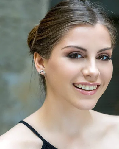 Vista 10 de Emmanuela - Aretes de aro texturizados en forma de V, plata de ley 925 chapada en oro, estilo minimalista, moderno, sexy, hipoalergénicos y sin
