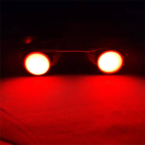 Vista 4 de Lizxun Disfraz de capa de Halloween para niños y adultos, bata de la muerte con ojos rojos brillantes, guadaña, ropa de cara, guantes