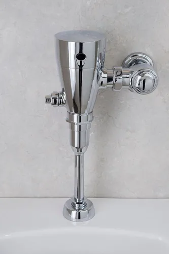 Vista 4 de Moen 8312 M-Power Válvula electrónica de descarga electrónica accionada por sensor de 3/4 pulgadas, funciona con pilas, 1.0 gpf, cromo