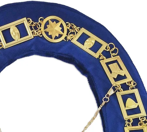 Vista 3 de Herramientas de trabajo con cuello masónico chapado en oro y respaldo de terciopelo azul