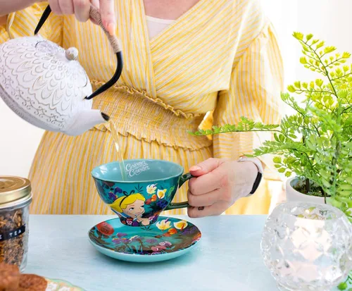 Vista 4 de Disney Alicia en el país de las maravillas - Juego de taza de té y platillo de cerámica de 12 onzas Juego de regalo de fiesta de té para café