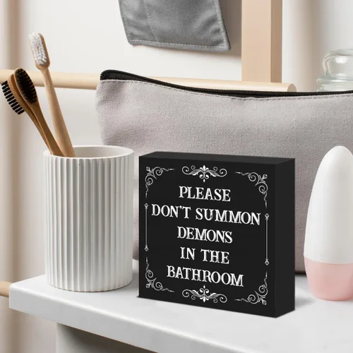 Vista 4 de Divertido letrero gótico para baño, diseño gótico espeluznante con texto en inglés «Please Don't Summon Demons in the Bath», letrero de madera negra