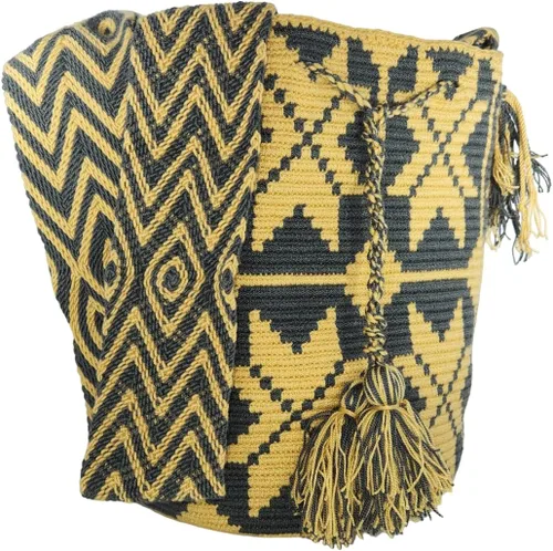 Vista 3 de Bolso Wayuu hecho a mano colombiano con diseño de camello y multicolor, Gris Amarillo, Bolso hecho a mano Wayuu